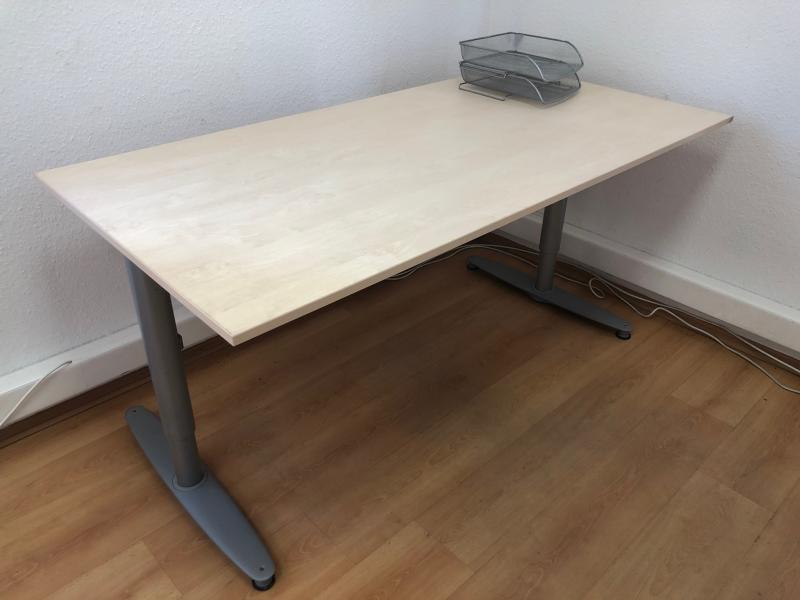 Kinnarps íróasztal juhar színben - ÚJ asztallappal - 140