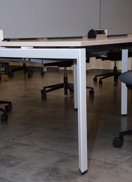 Steelcase Prémium íróasztal - 4 db asztal alkot egy csoportot - Új állapotú - DSC_0429.JPG