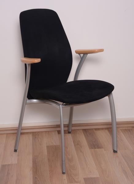 Kinnarps elegáns tárgyaló szék fekete