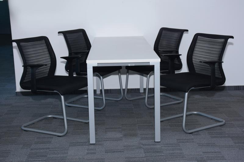 Steelcase fehér tárgyaló asztal - 6 főre 180x60 cm