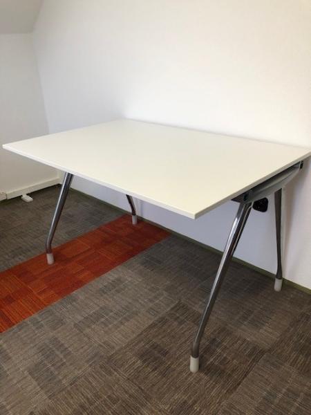 Herman Miller fehér íróasztal 120 x 80 cm - HM 120 x 80 cm-es íróasztal.jpg