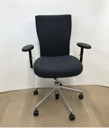Vitra T-chair forgószék - fekete színben - vitra szék 1 fekete, króm lábbal.jpg