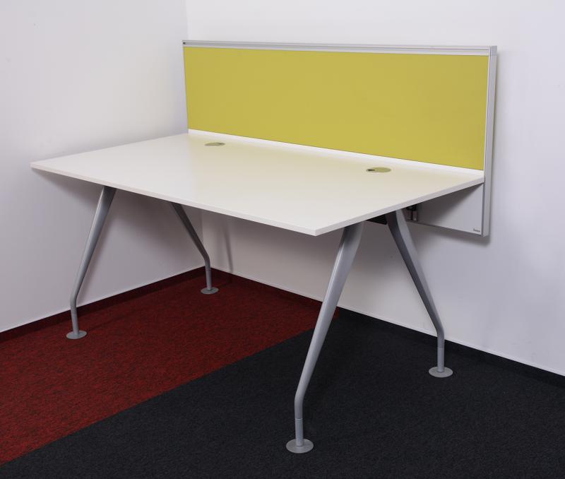 BENE prémium fehér íróasztal 160 x 80 cm-es méretben szürke lábbal