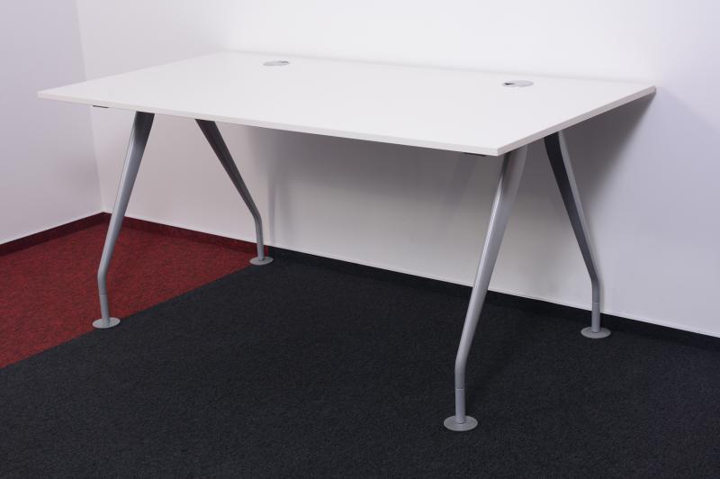 BENE prémium fehér íróasztal 160 x 80 cm-es méretben szürke lábbal - DSC_0256.JPG