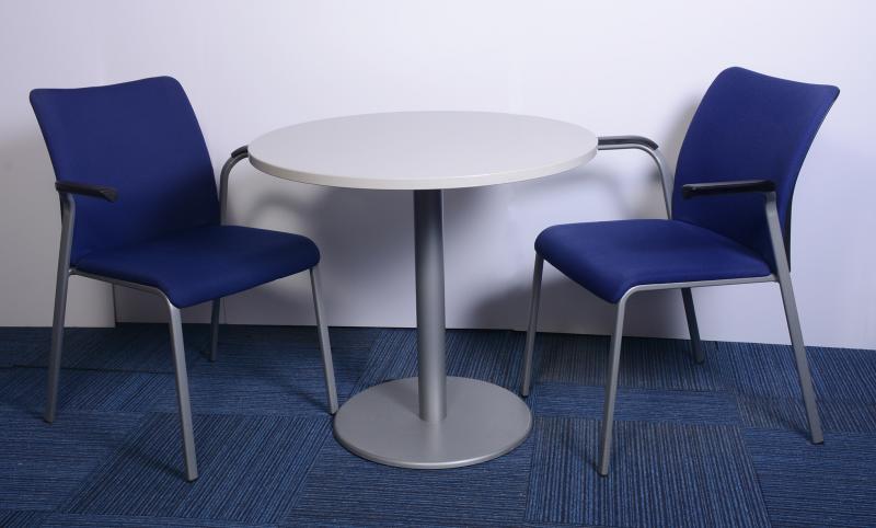 Steelcase fehér színű kerek tárgyaló asztal 4 főre D=80 cm