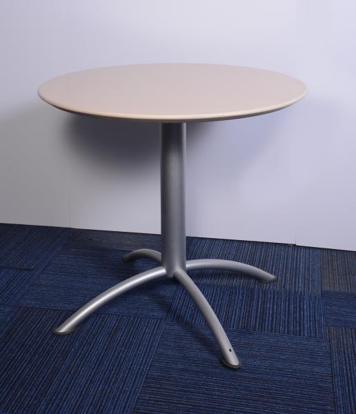 Steelcase juhar színű kerek tárgyaló asztal 4 főre D=80 cm