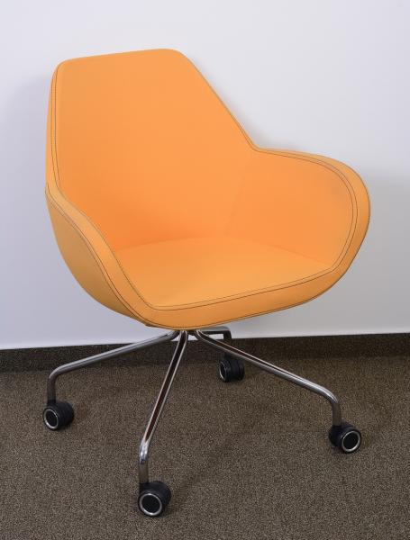 Profim fotel - narancs színben görgős lábbal