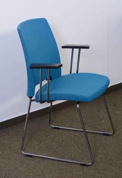Profim Arca szánkótalpas tárgyaló szék - kék színben