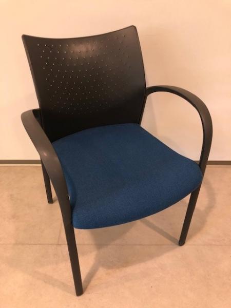Steelcase tárgyaló szék kék ülőlappal