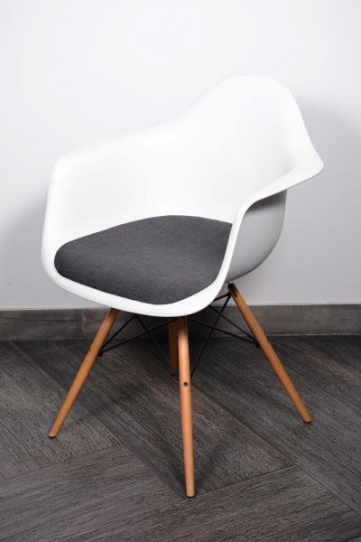 Vitra fehér- szürke karfás tárgyaló szék